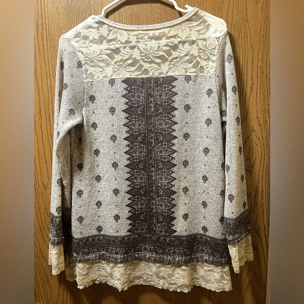 Chic Beige Patterned Long Sleeve Women's Top - Picture 3 of 9